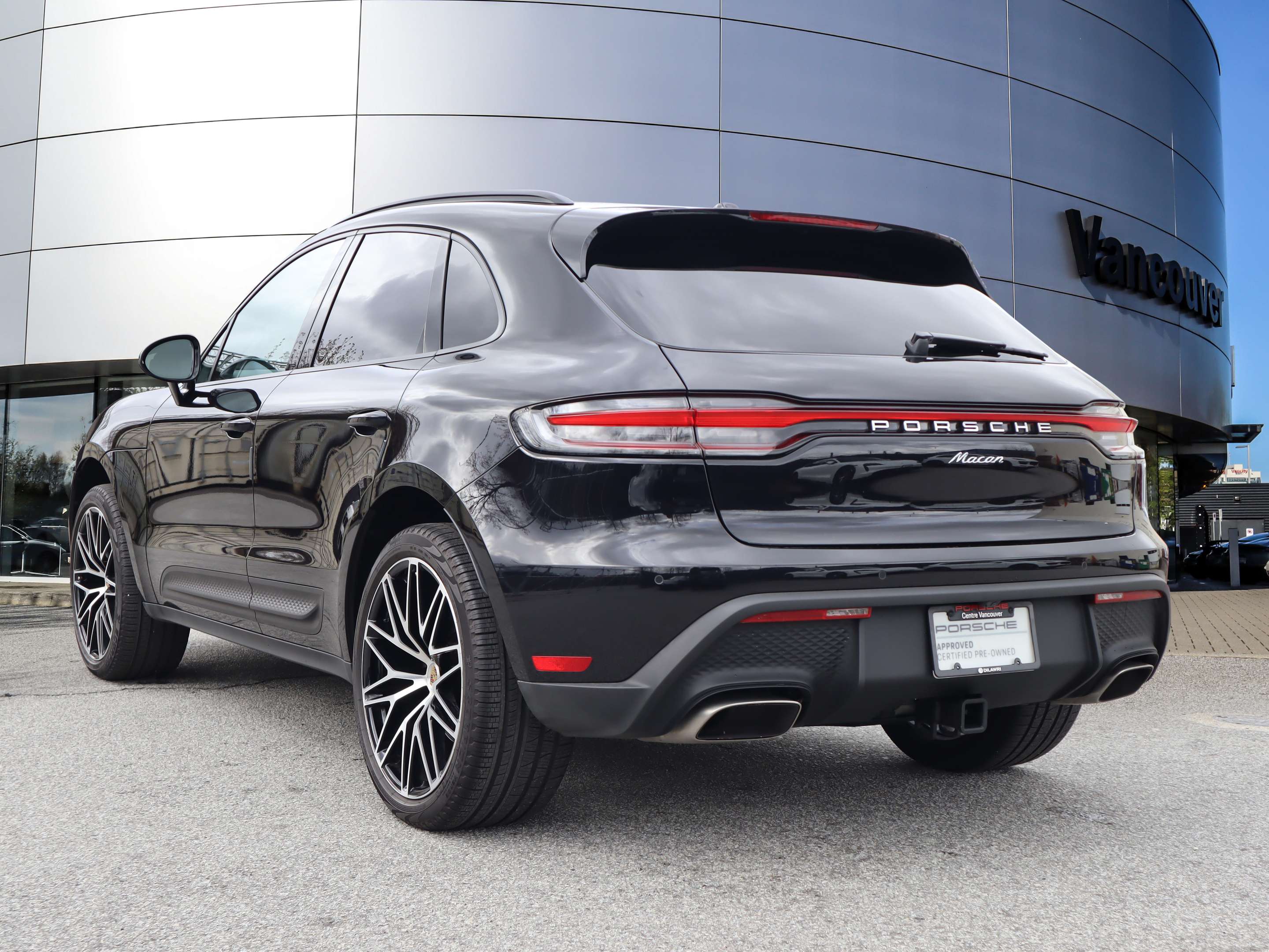 2023 Porsche Macan AWD alt 3
