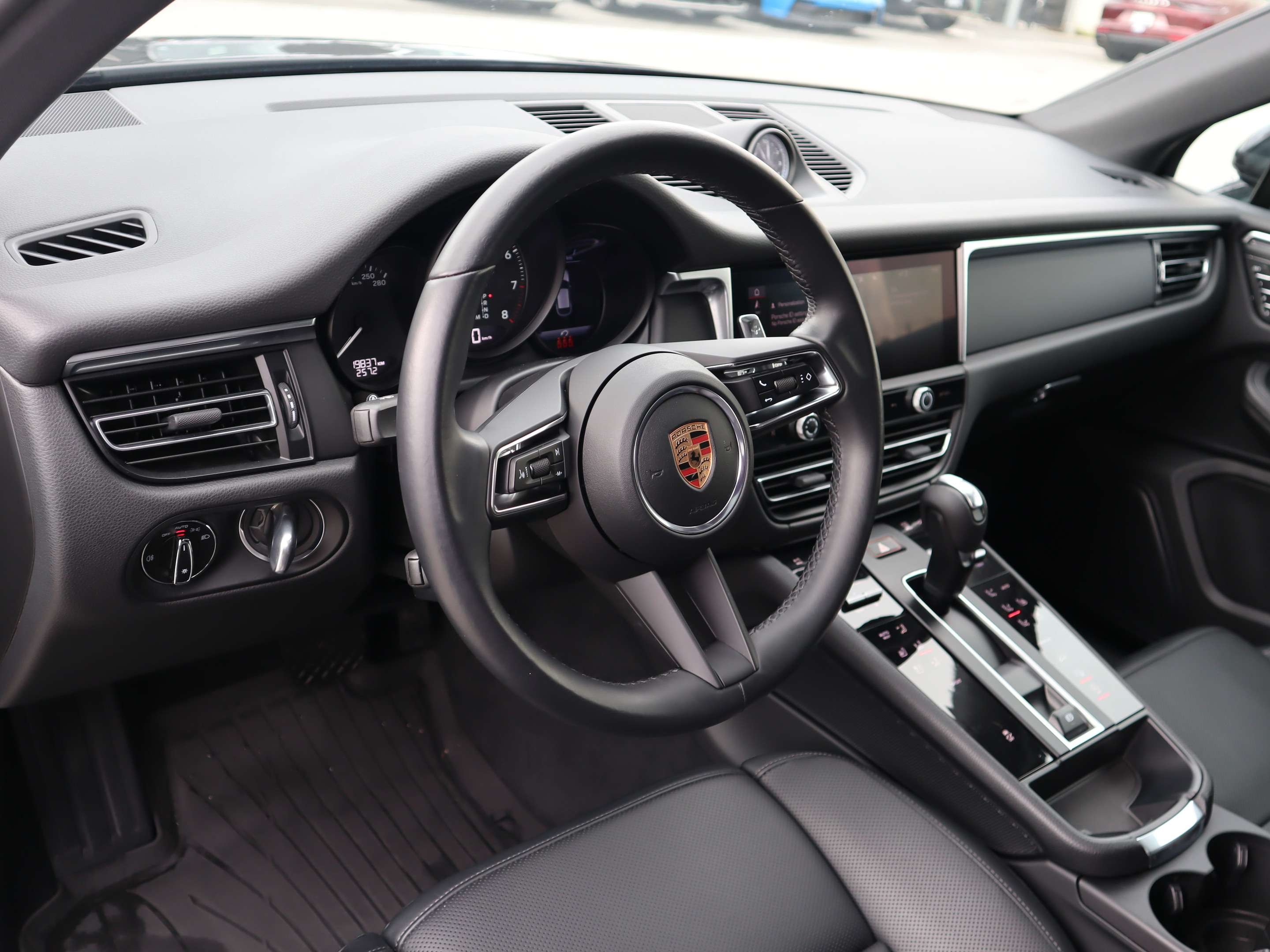 2023 Porsche Macan AWD thumb 12