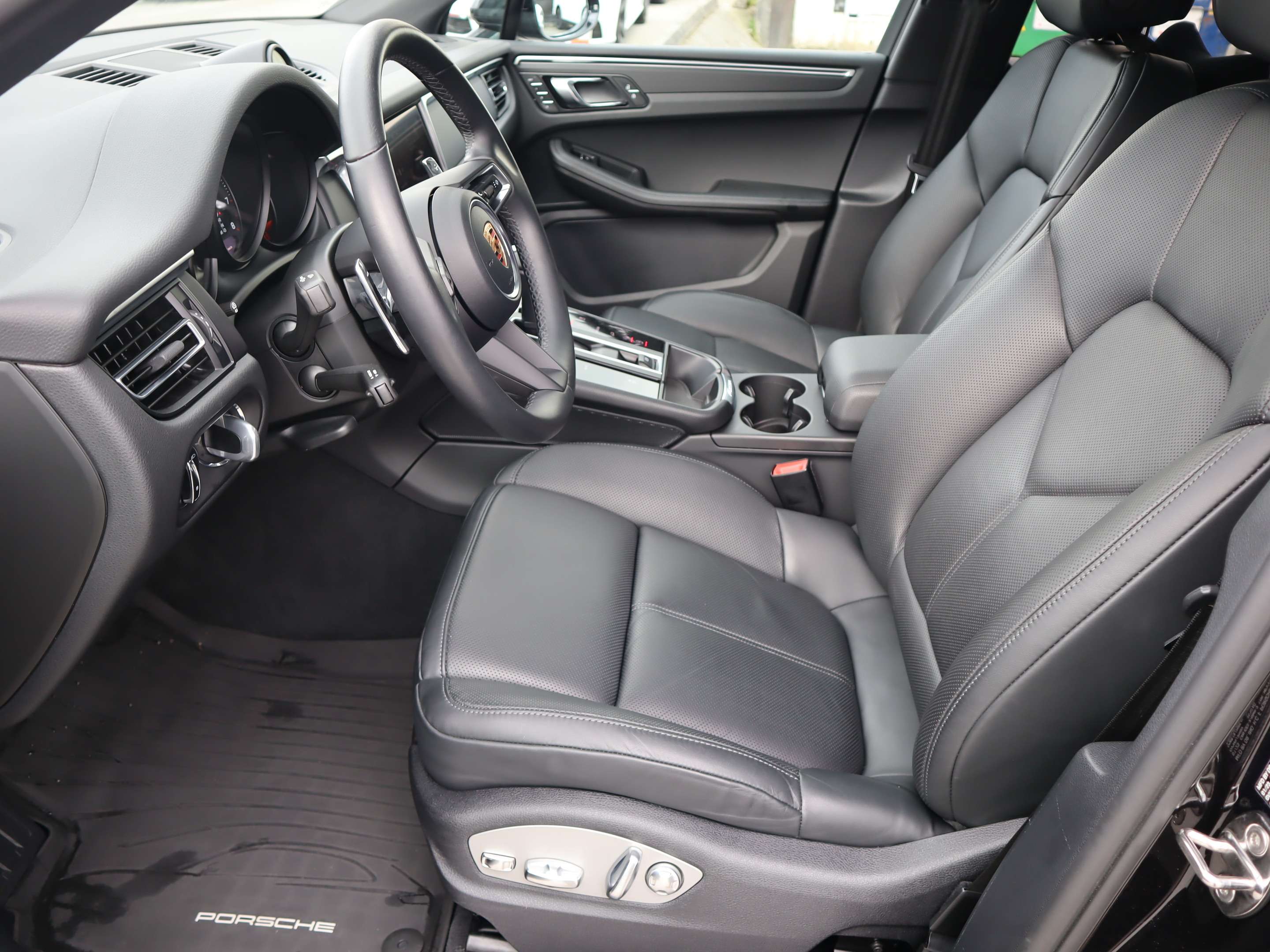 2023 Porsche Macan AWD thumb 13