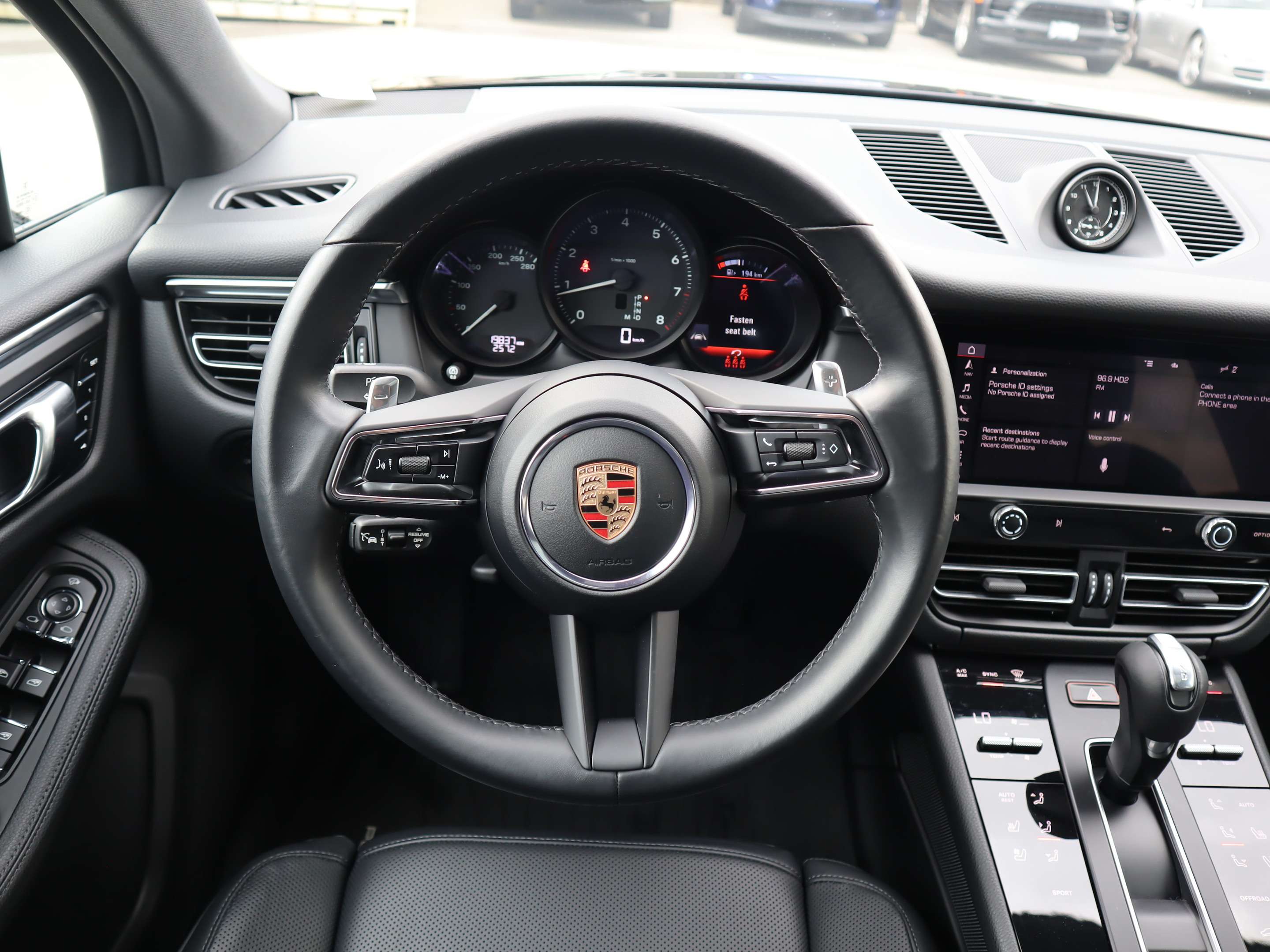 2023 Porsche Macan AWD thumb 14
