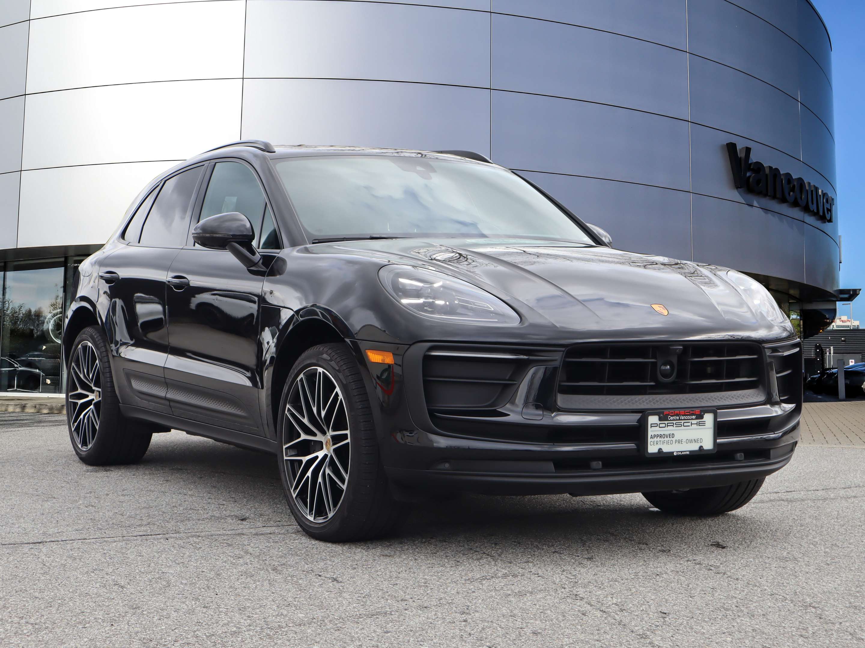 2023 Porsche Macan AWD thumb 7