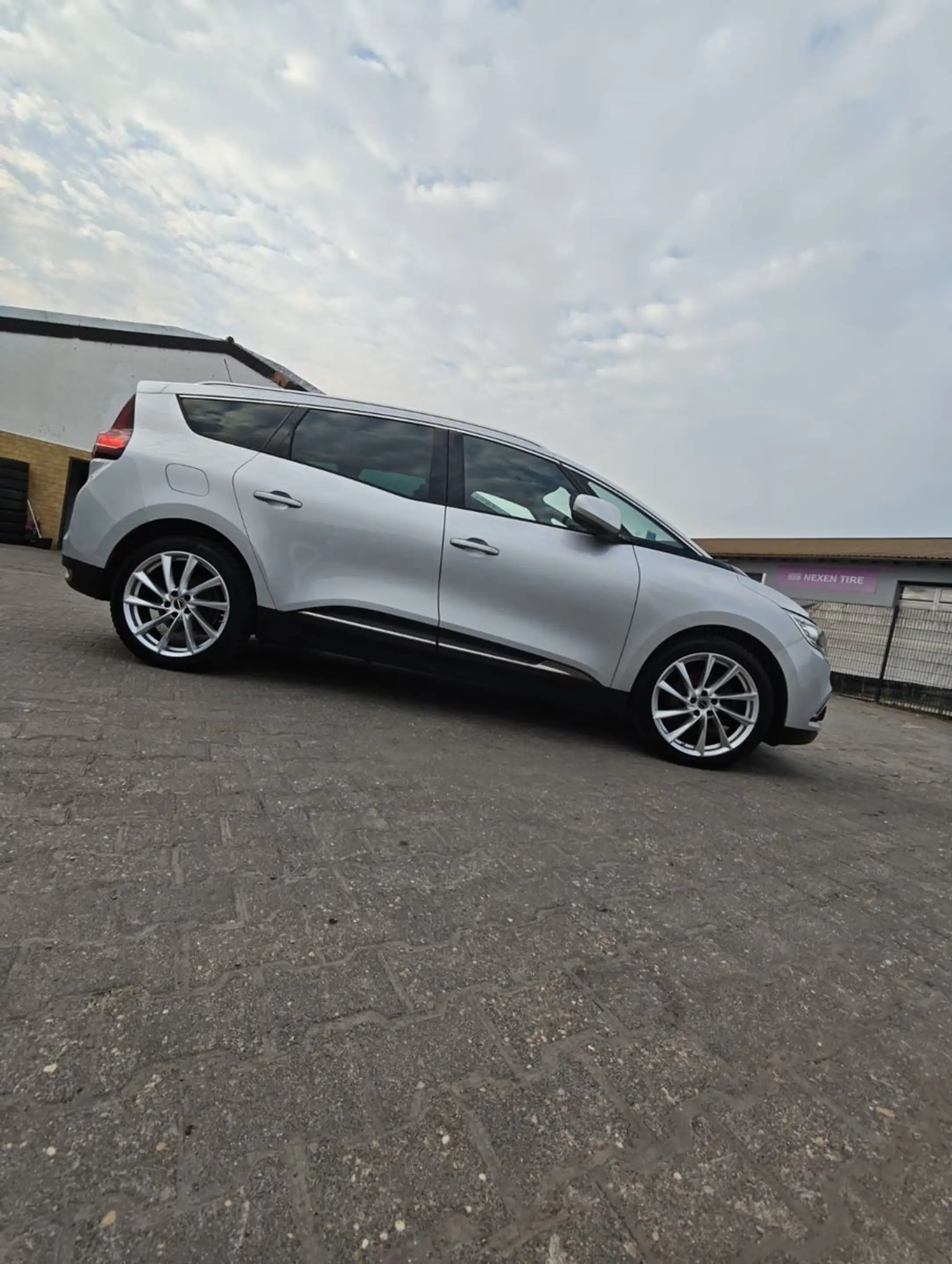 Renault Scenic IV Grand Experience — photo 7