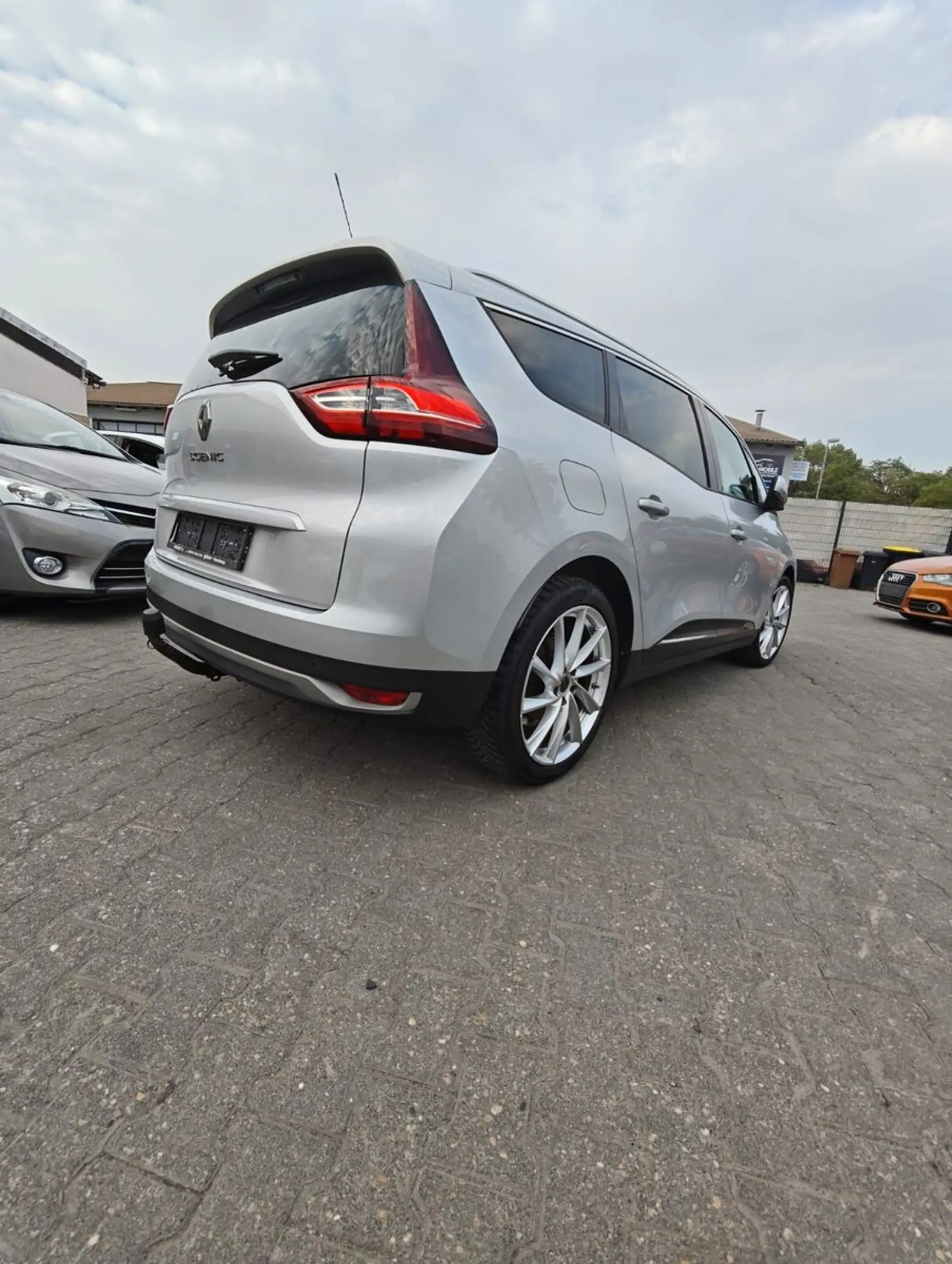 Renault Scenic IV Grand Experience — photo 12