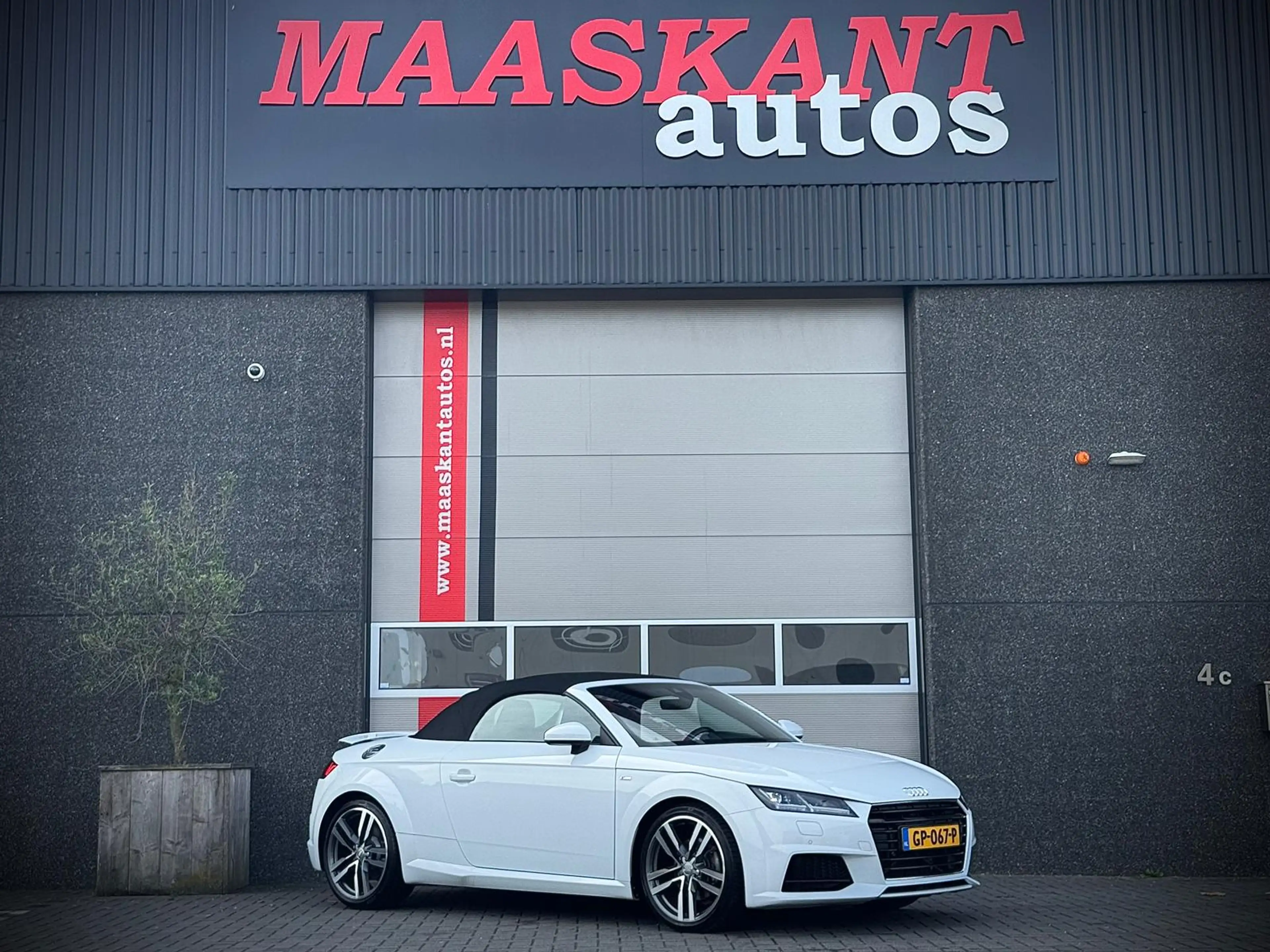 Audi TT 2.0 TFSI / S-Line / Matrix / Navi / Nappa interior — photo 2