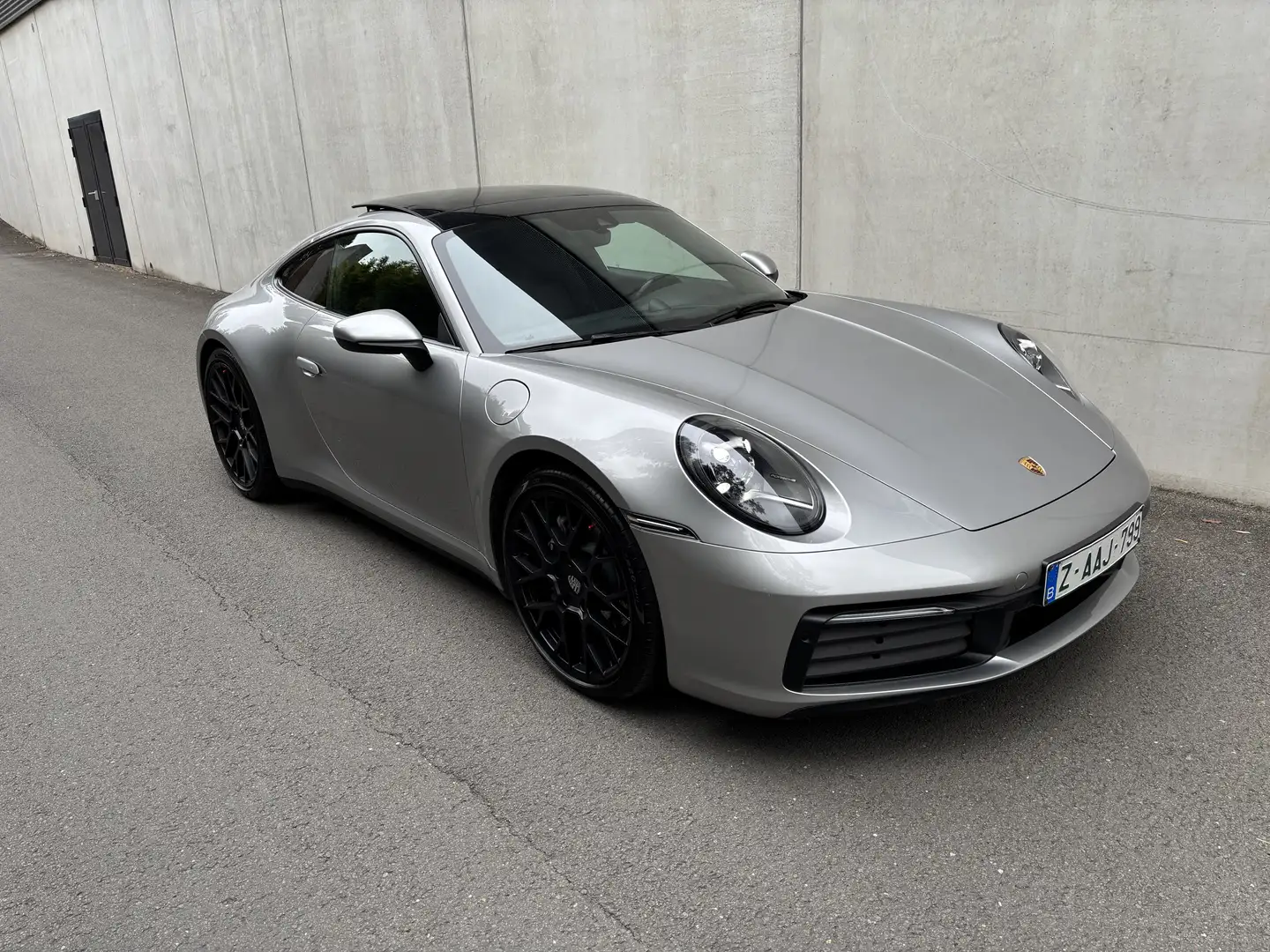 Porsche 992 (911)carrera 3.0 Turbo/Sport Exhaust/ full options Zilver - 2