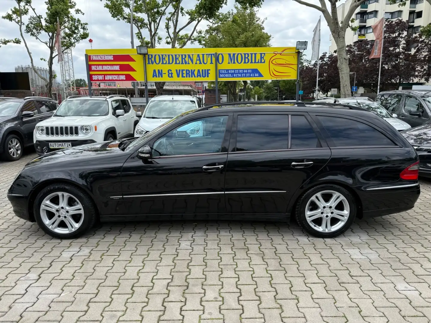 Mercedes-Benz E 220 E -Klasse T-Modell E 220 T CDI crna - 2