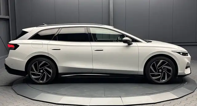 Volkswagen Id.7 view 6