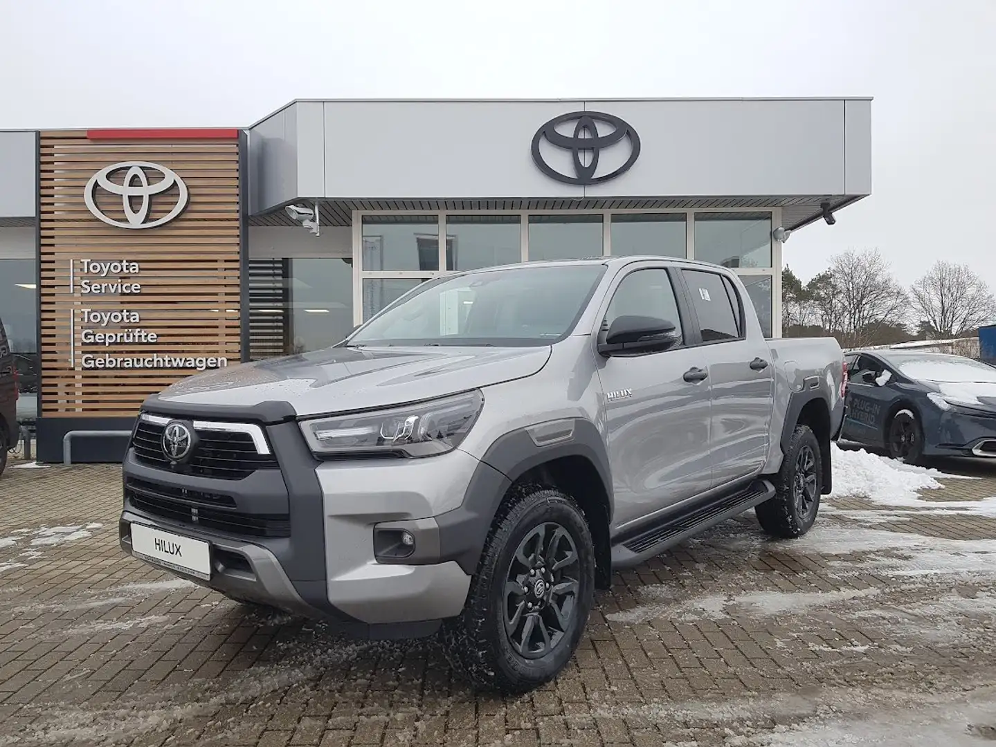Toyota Hilux Invincible Double Cab 2,8 D 4x4 AT *AKTIONSPREIS!* Silber - 1