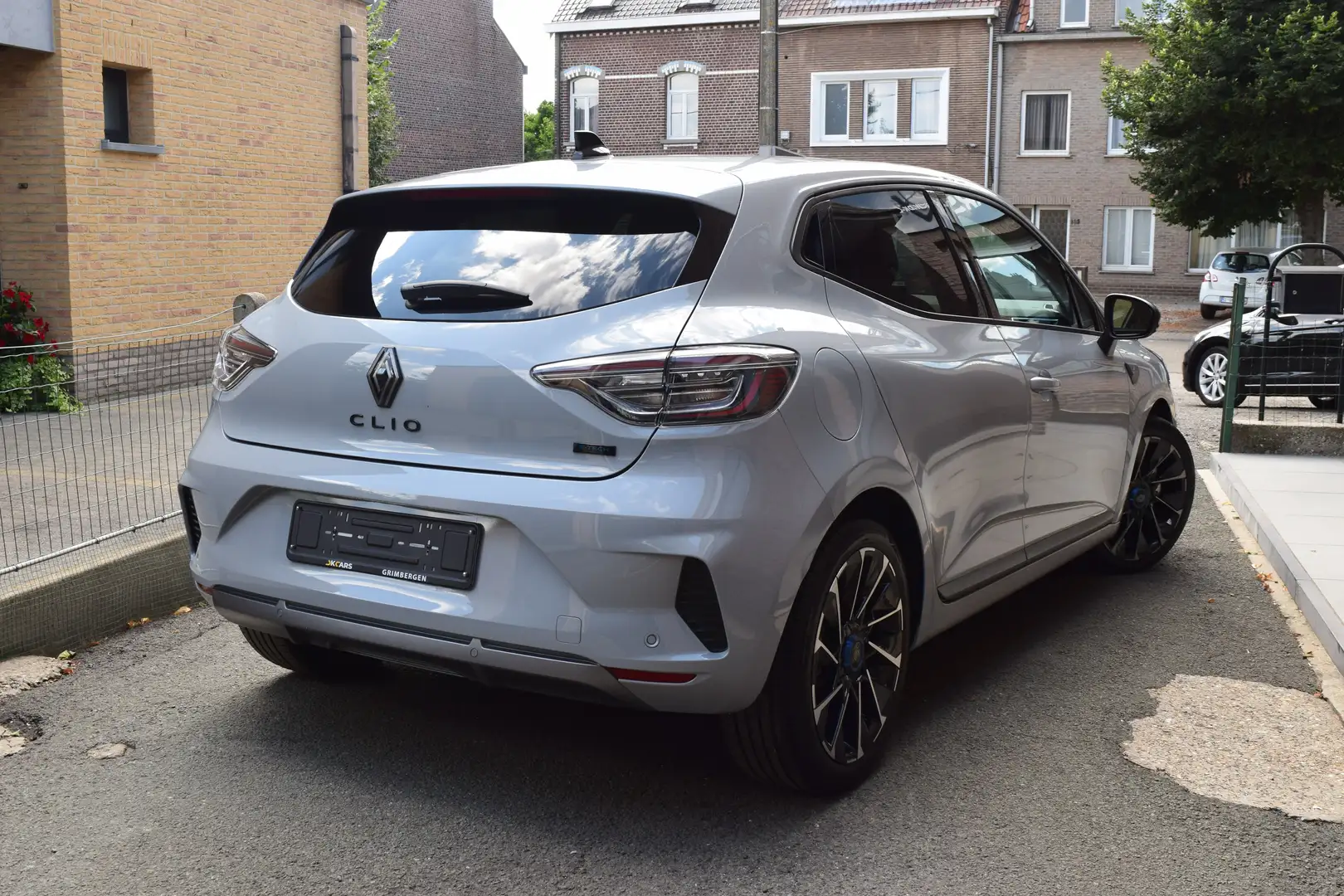 Renault Clio 1.6i E-TECH HYBRID 145 Alpine - NAVI/ LED / LEDER Gris - 2