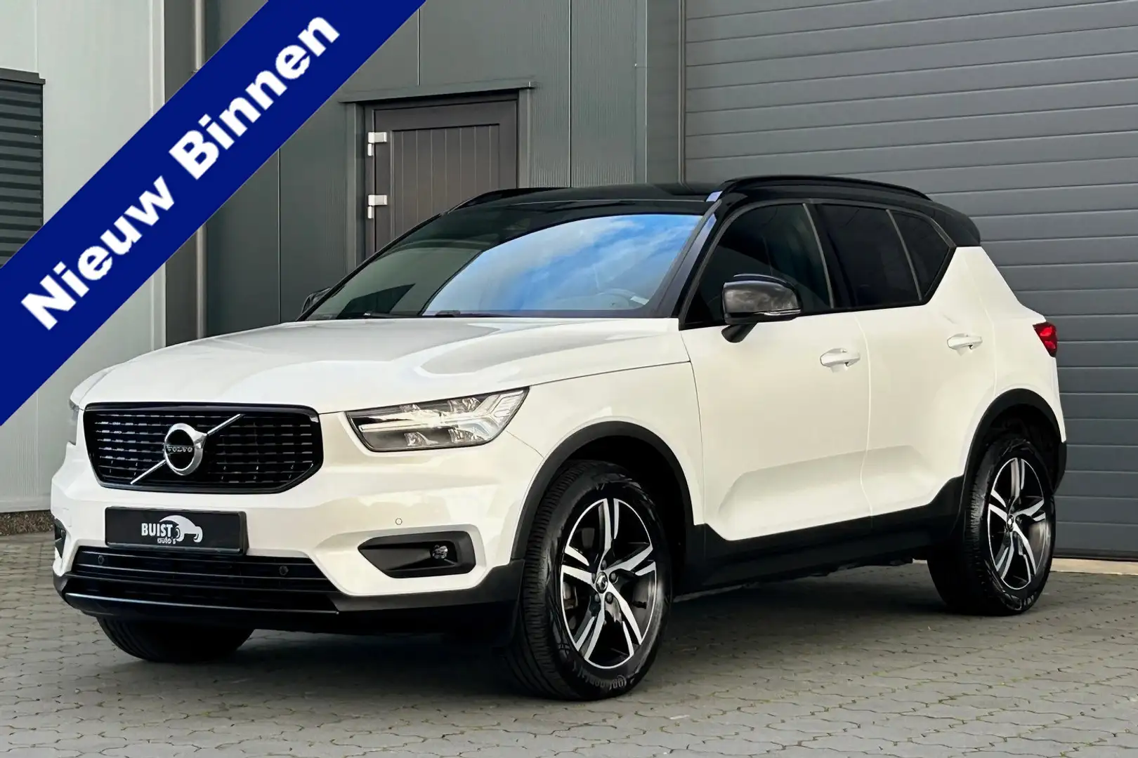 Volvo XC40 2.0 T4 190pk R-Design SCANDINAVIAN LINE Weiß - 1