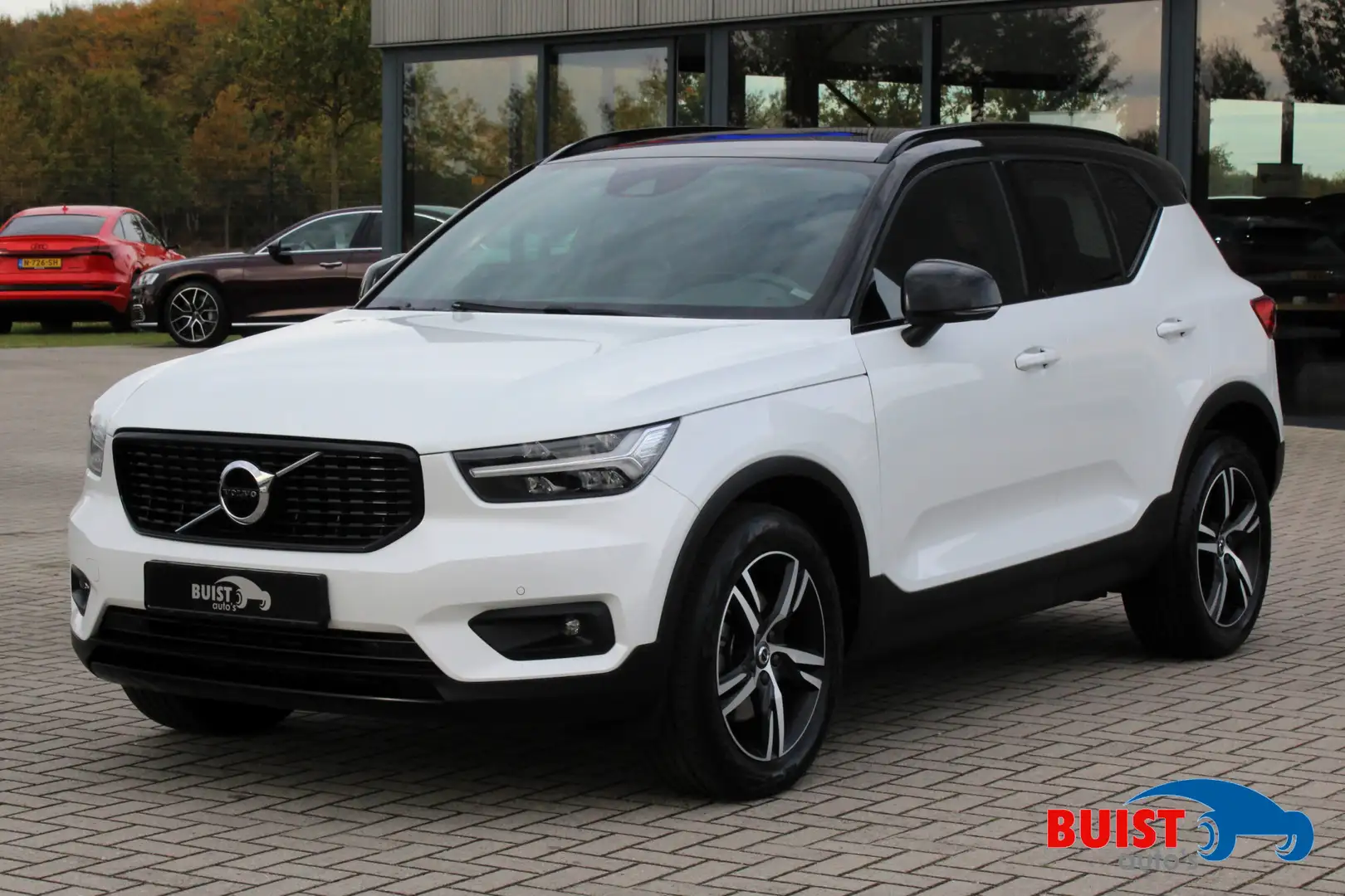 Volvo XC40 2.0 T4 190pk R-Design SCANDINAVIAN LINE Wit - 1