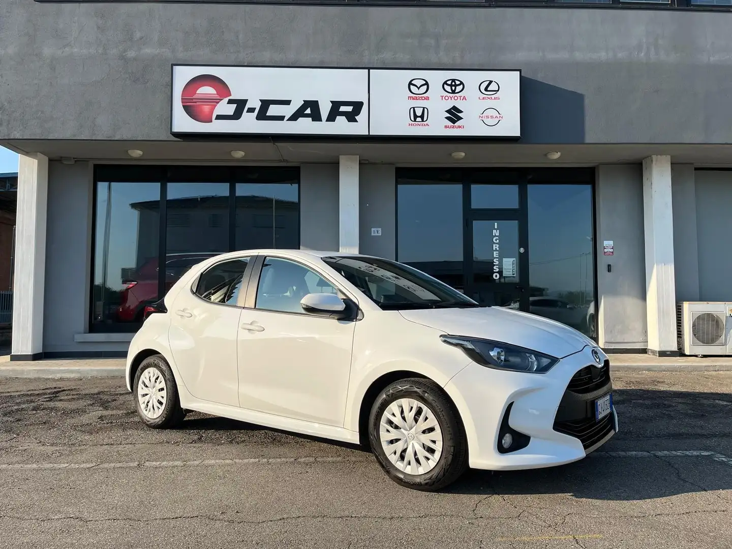Toyota Yaris 1.5 HYBRID  5 PORTE ACTIVE Bianco - 1