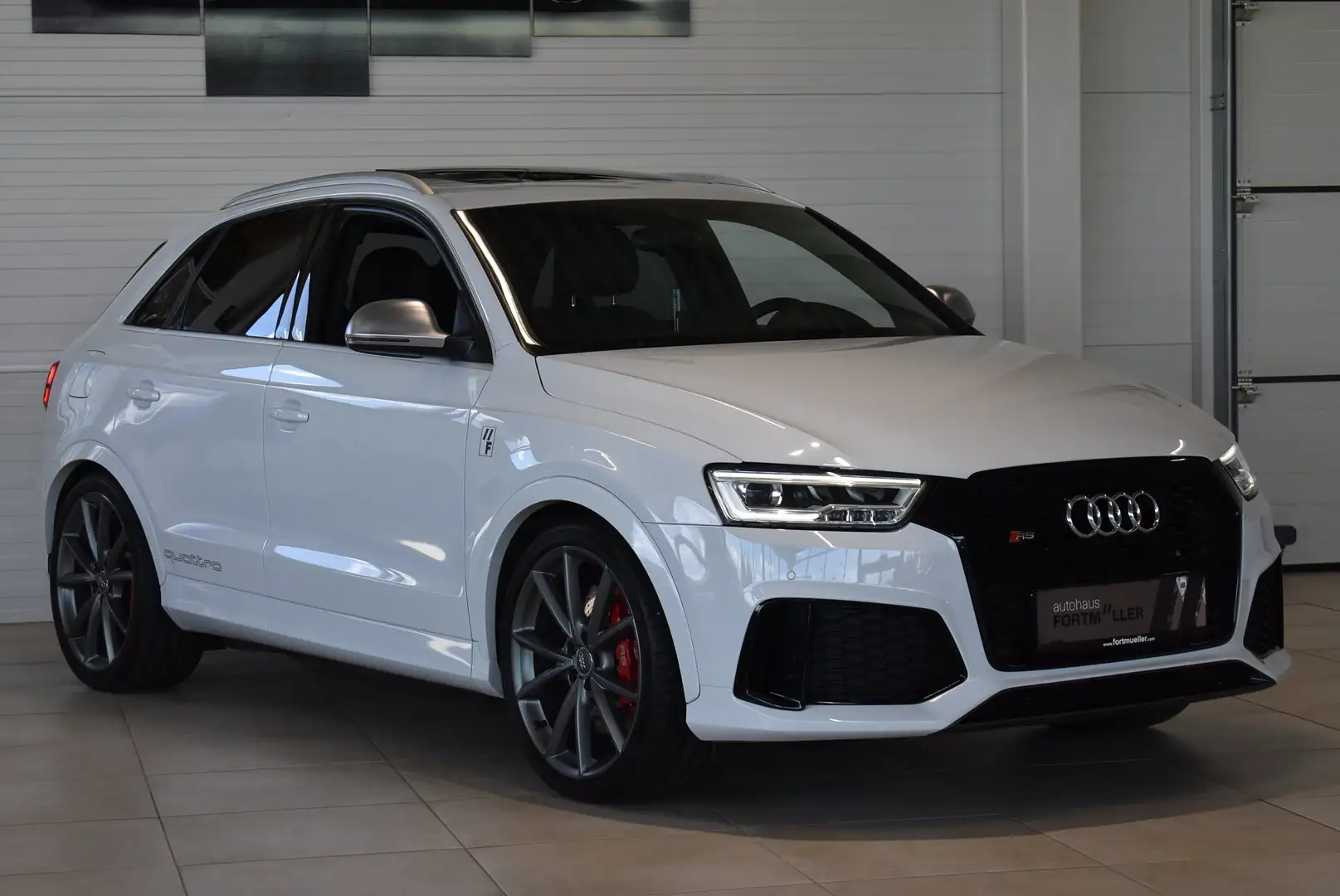 Audi RS Q3 2.5 TFSI quattro //Carbon//Panorama Weiß - 1