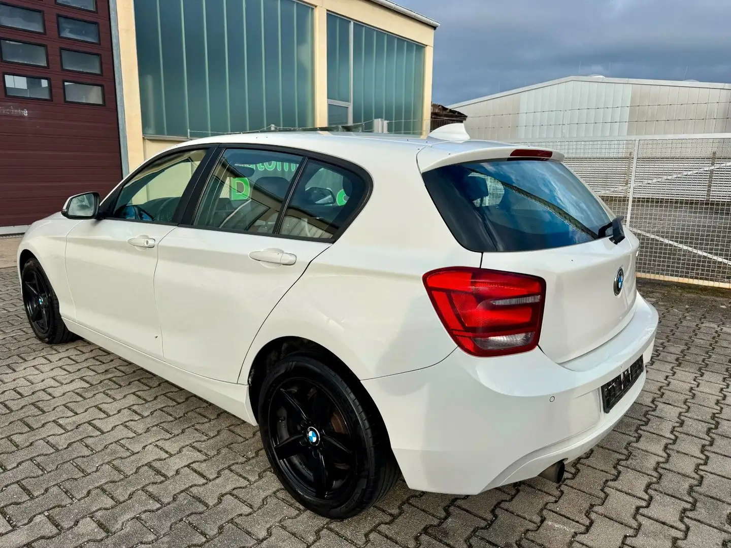 BMW 116 i Blanc - 1