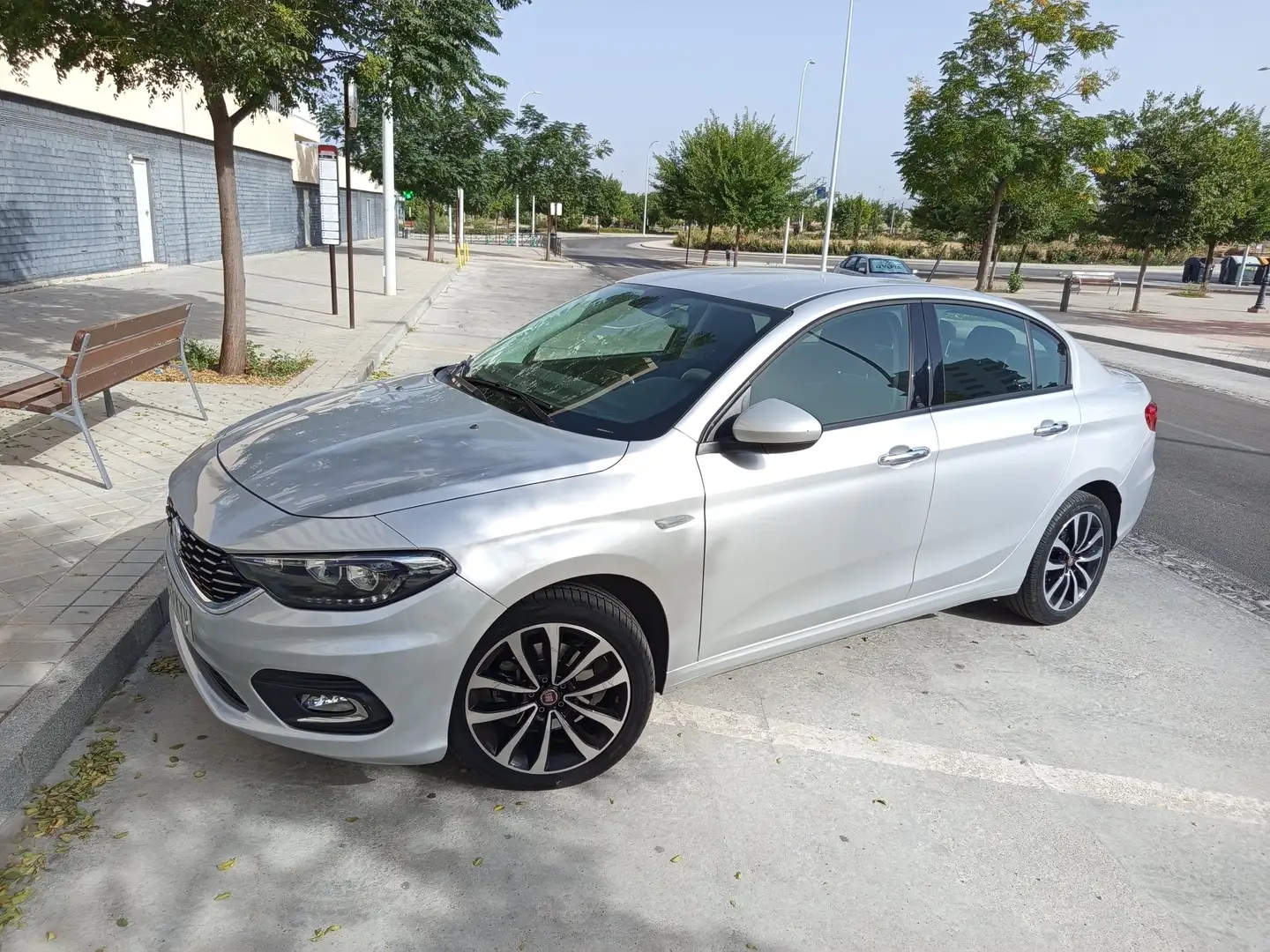 Fiat Tipo Tipo Sedán 1.4 Lounge Plus Lounge Plateado - 1