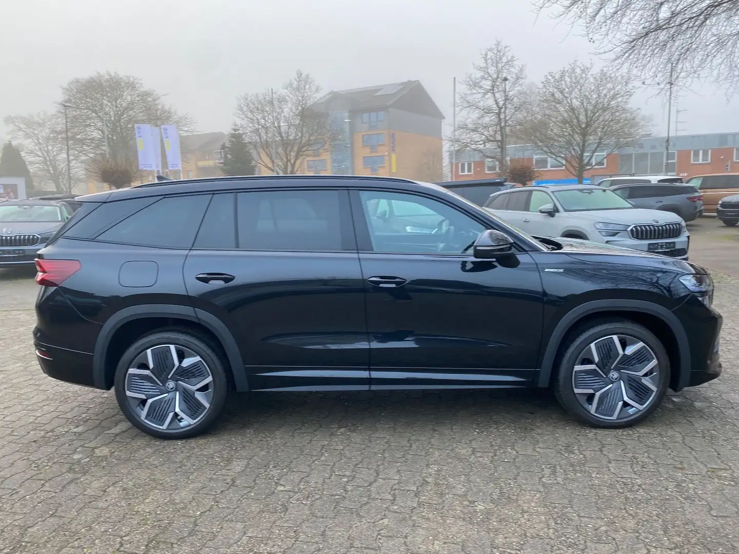 Skoda Kodiaq 2.0 TDI 4x4 Sportline Pano 7 Sitze 20 Schwarz - 2