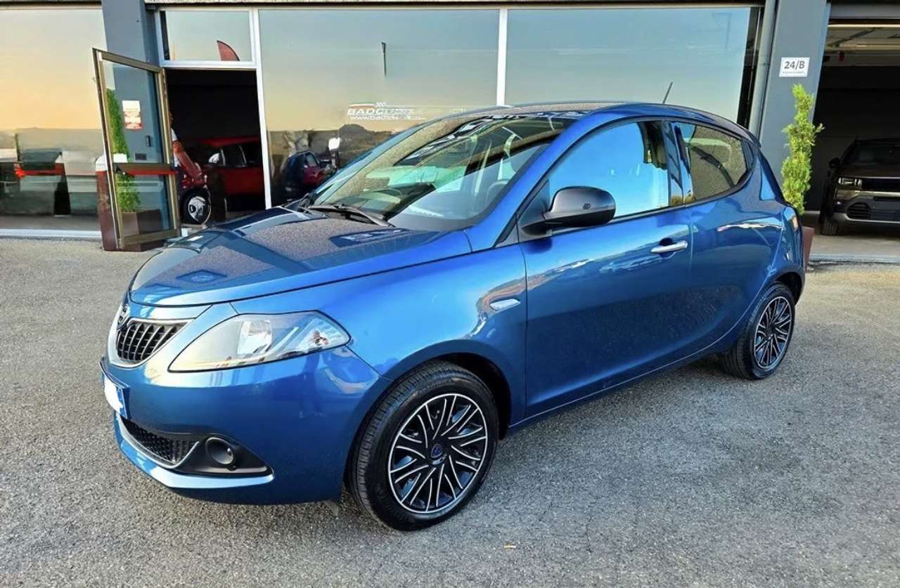 Lancia Ypsilon 1.0 firefly hybrid Silver Plus s&s 70cv