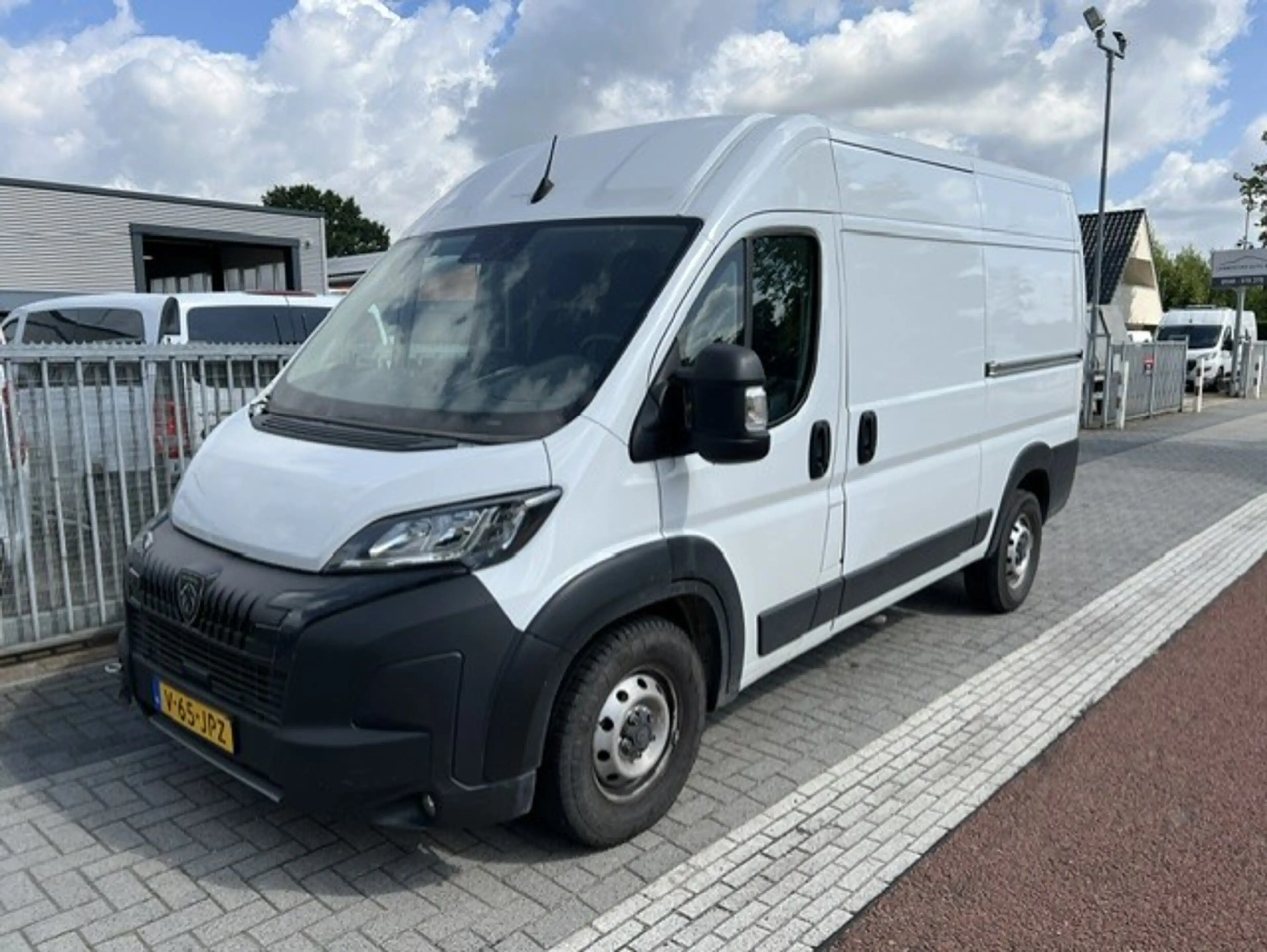 Peugeot Boxer 2.2 BlueHDi 132kw L2H2 3.5t Zwaar Airco klima Defe