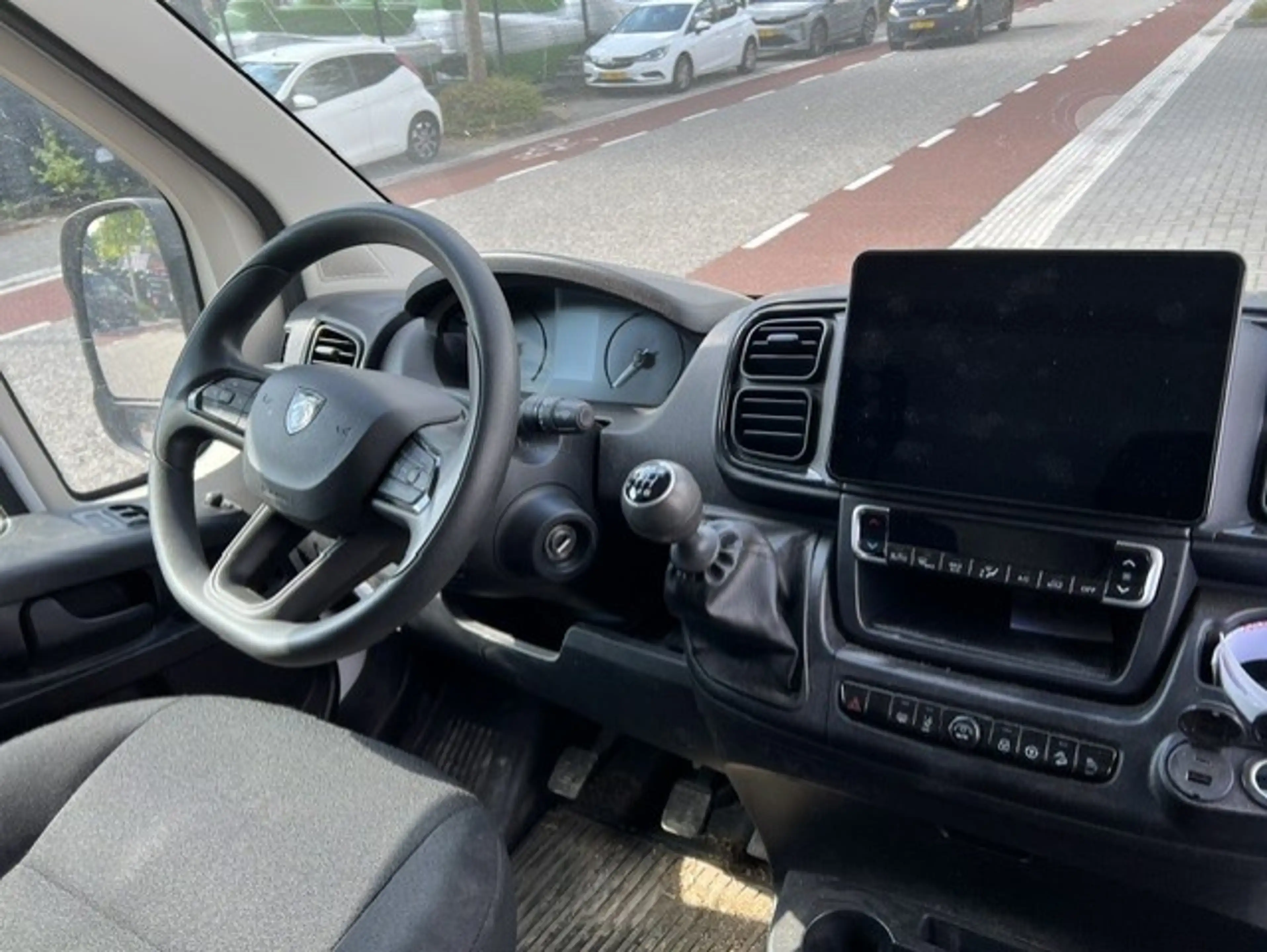 Peugeot Boxer 2.2 BlueHDi 132kw L2H2 3.5t Zwaar Airco klima Defe — photo 7