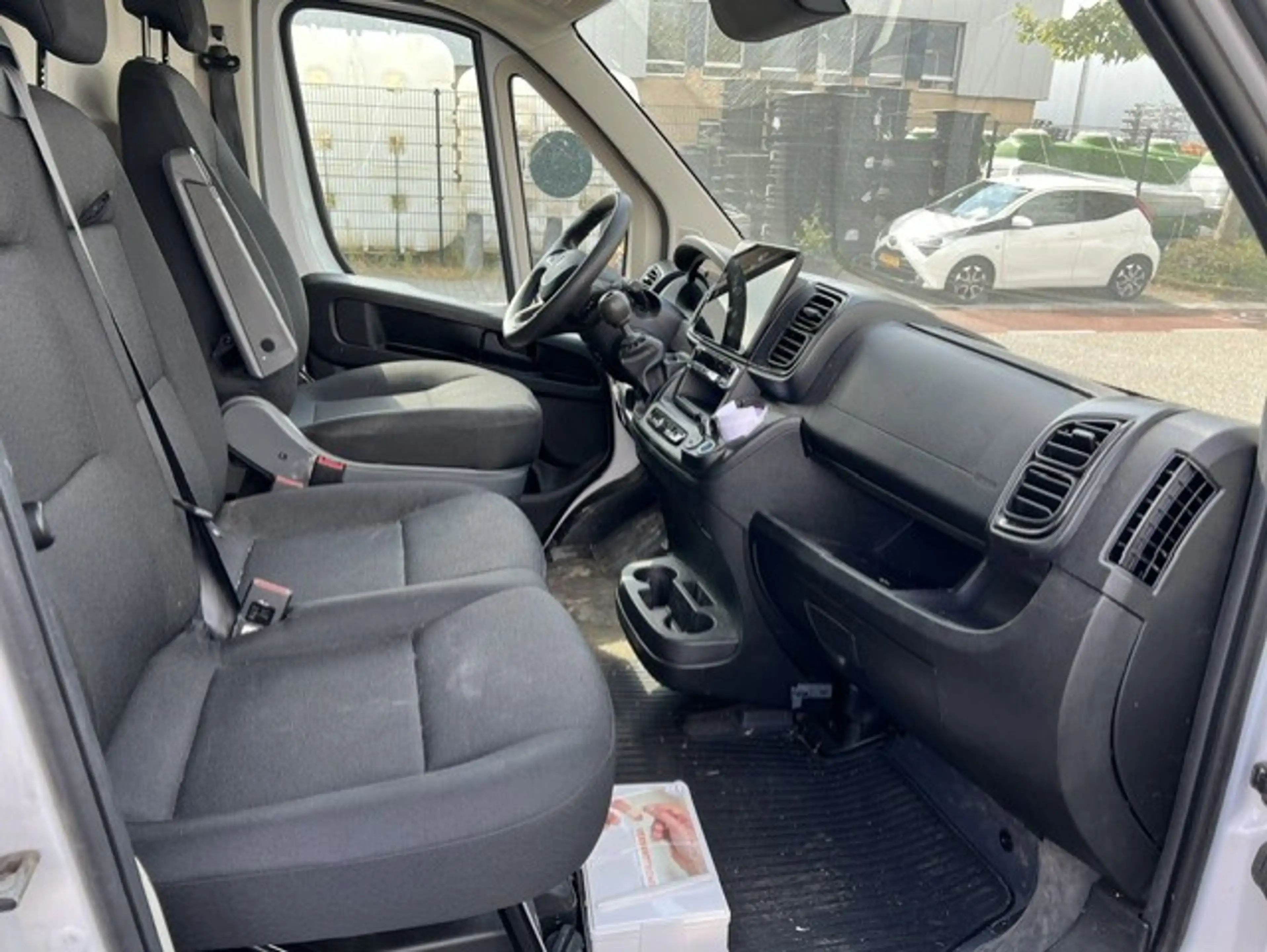 Peugeot Boxer 2.2 BlueHDi 132kw L2H2 3.5t Zwaar Airco klima Defe — photo 6