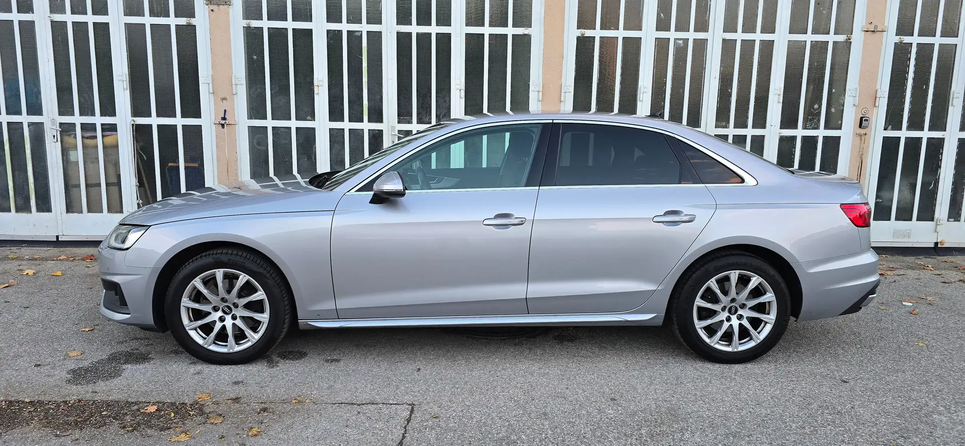 Audi A4 35 TDI S-tronic *LED*NAVI*AHK*SHZ*PDC* Gris - 2