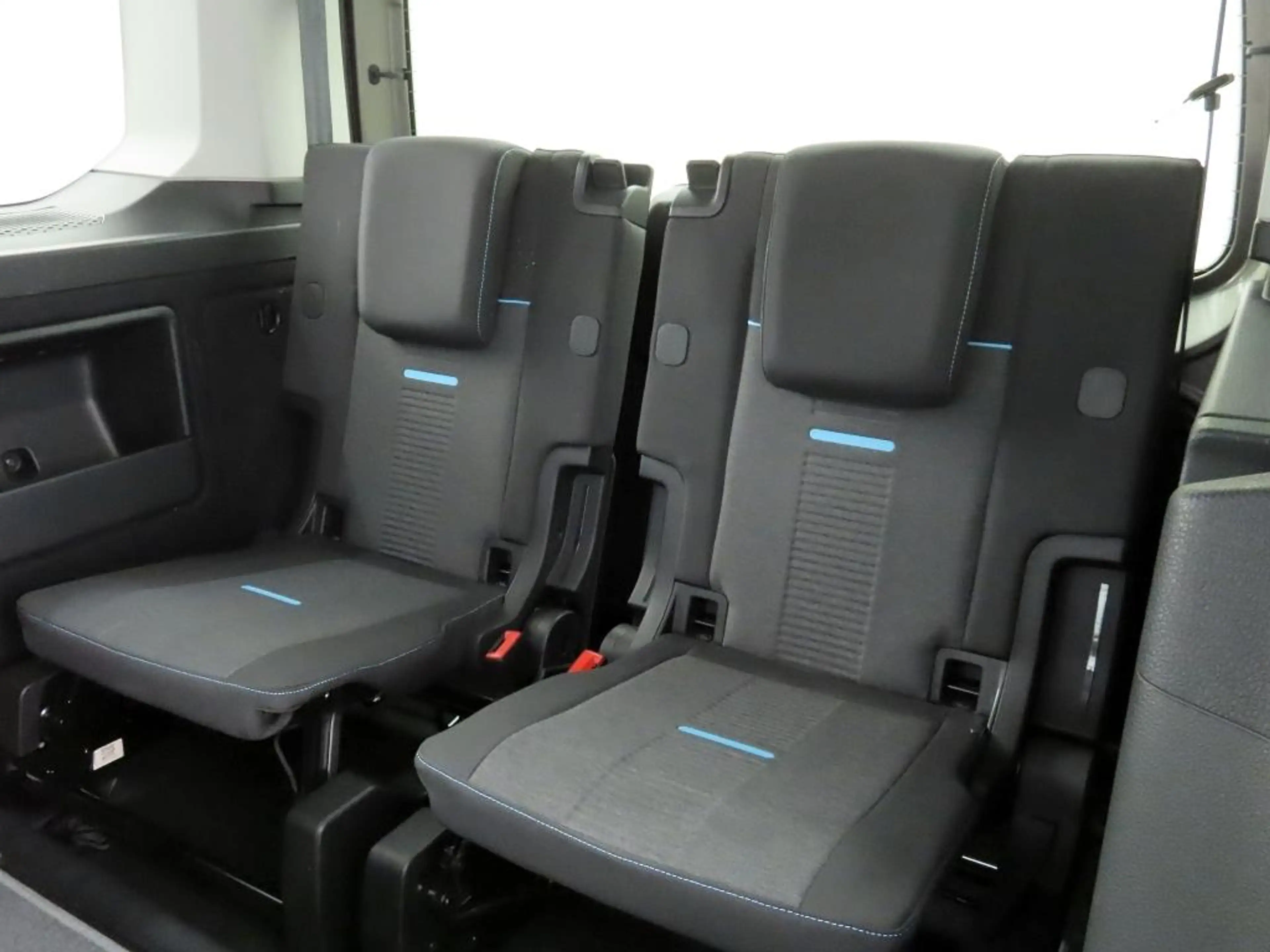 Ford Tourneo Connect 2.0 EcoBlue 7Sitze+AHK+Pano+ACC — photo 13