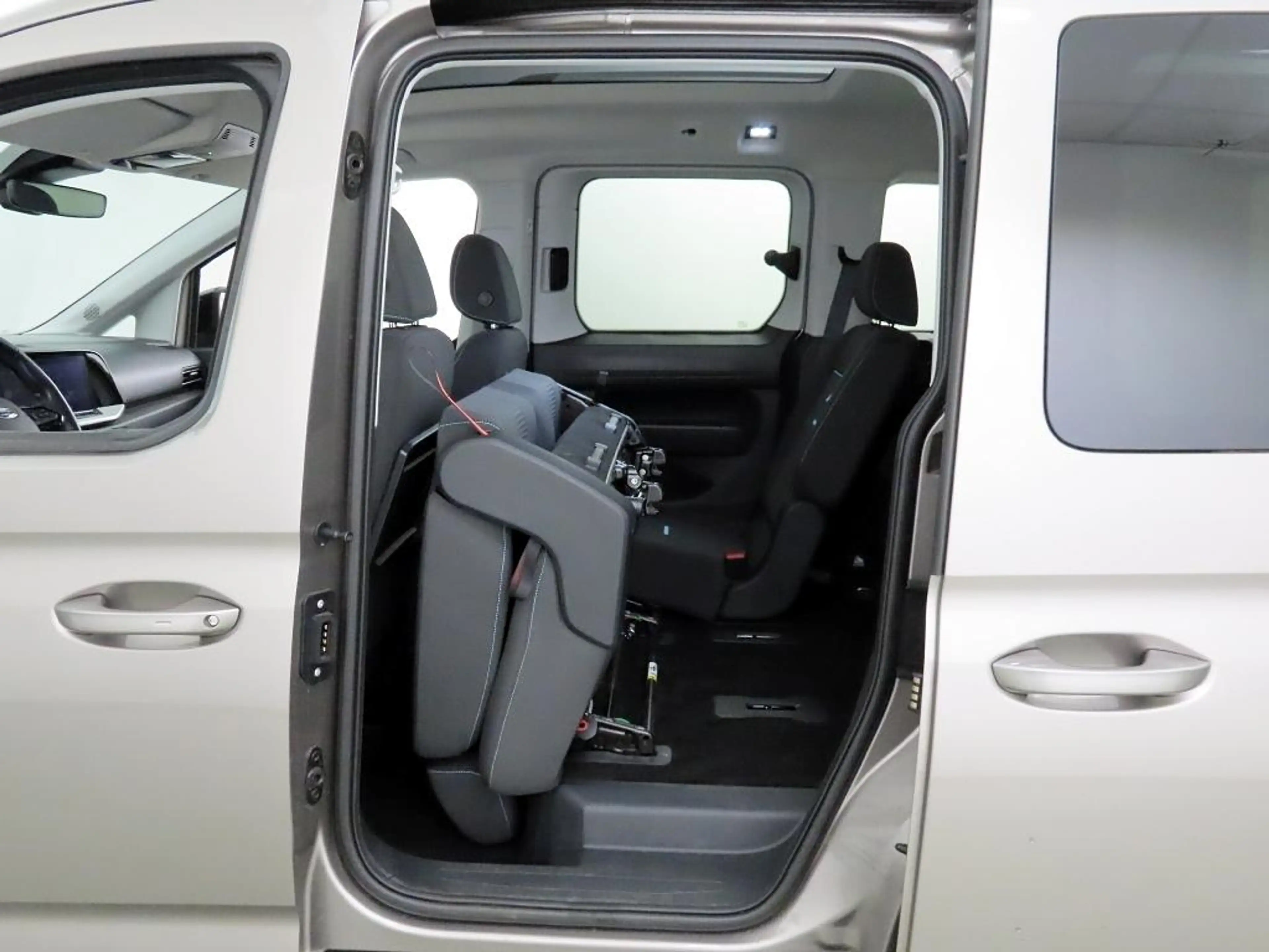 Ford Tourneo Connect 2.0 EcoBlue 7Sitze+AHK+Pano+ACC — photo 12