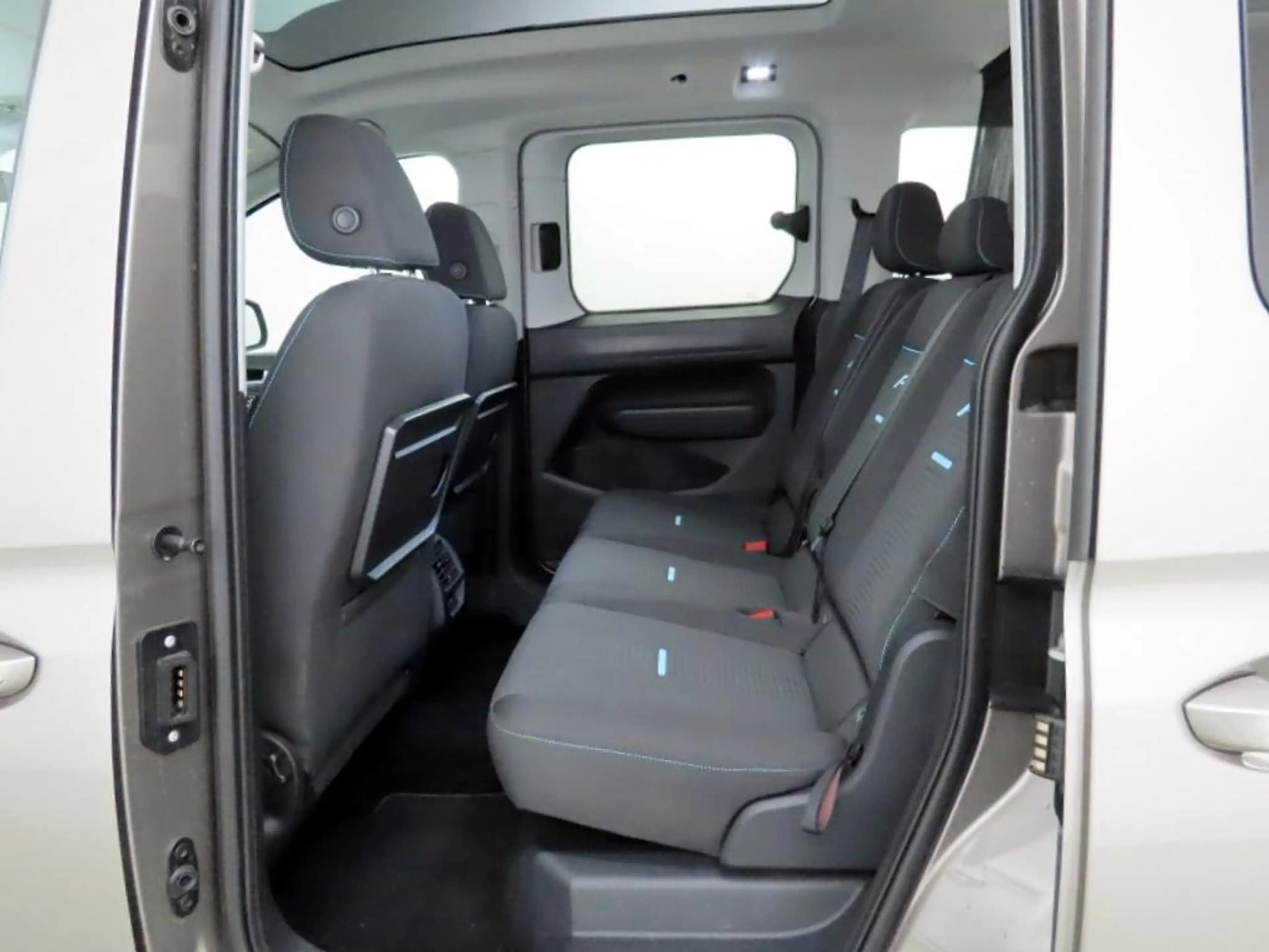 Ford Tourneo Connect 2.0 EcoBlue 7Sitze+AHK+Pano+ACC — photo 11