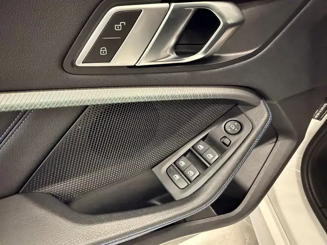 BMW 1 Series view 11