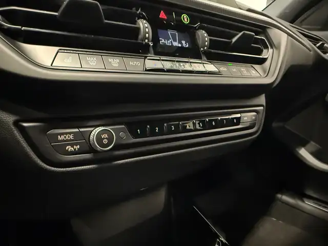 BMW 1 Series view 19