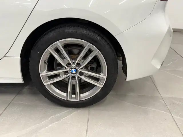 BMW 1 Series view 7