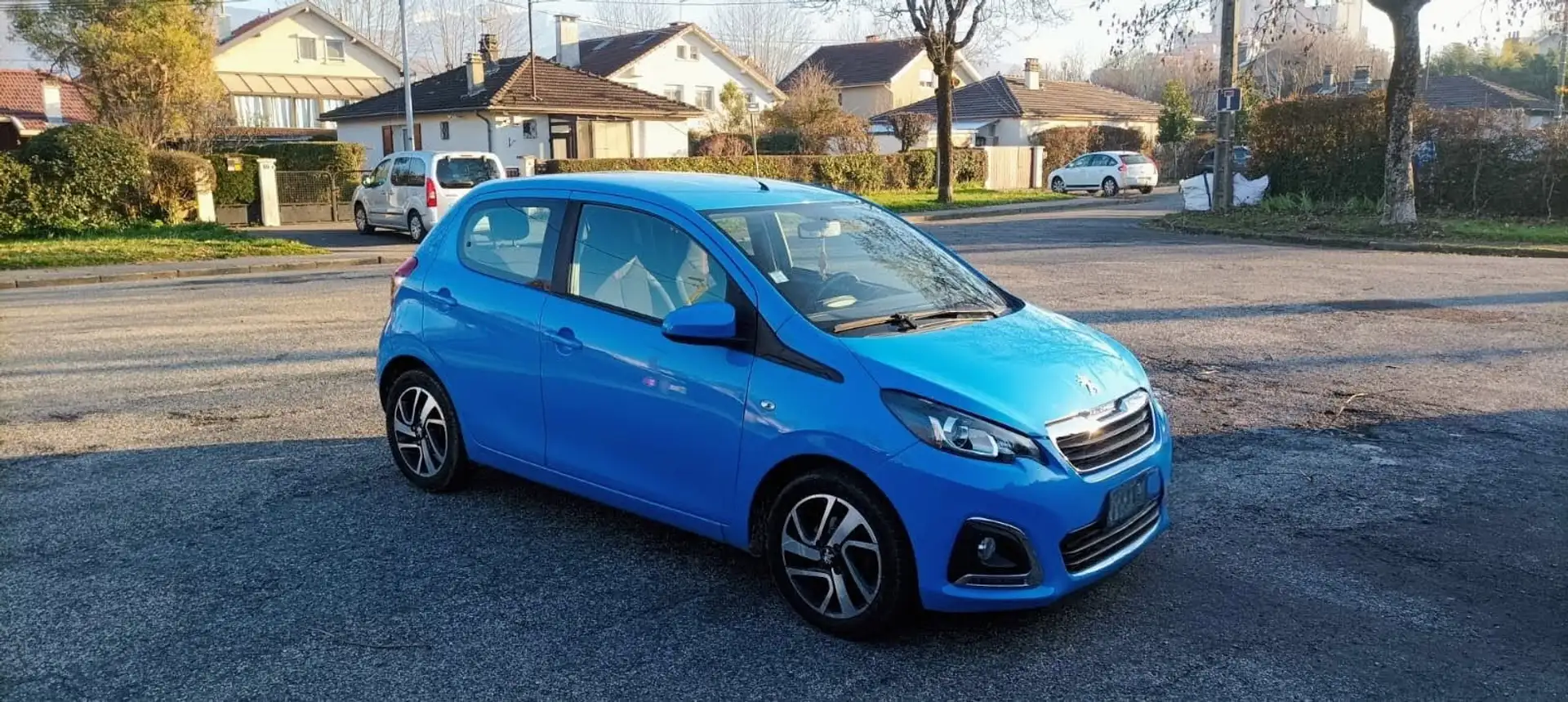 Peugeot 108 108 1.2 PureTech 82ch BVM5 Allure TOP! Bleu - 2