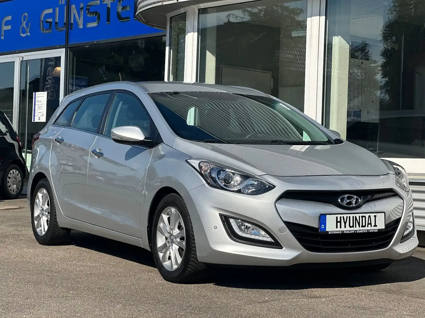 Hyundai i30 CW 1.6 AT NAVI/SHZ/KEYLESS/PDC/CAM/GAR Argento - 2