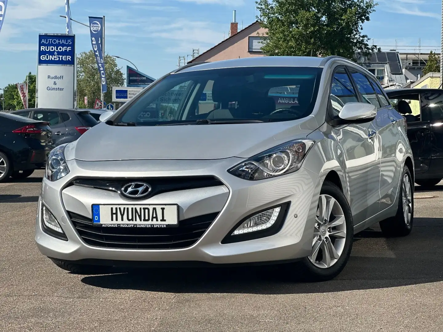 Hyundai i30 CW 1.6 AT NAVI/SHZ/KEYLESS/PDC/CAM/GAR Argento - 1