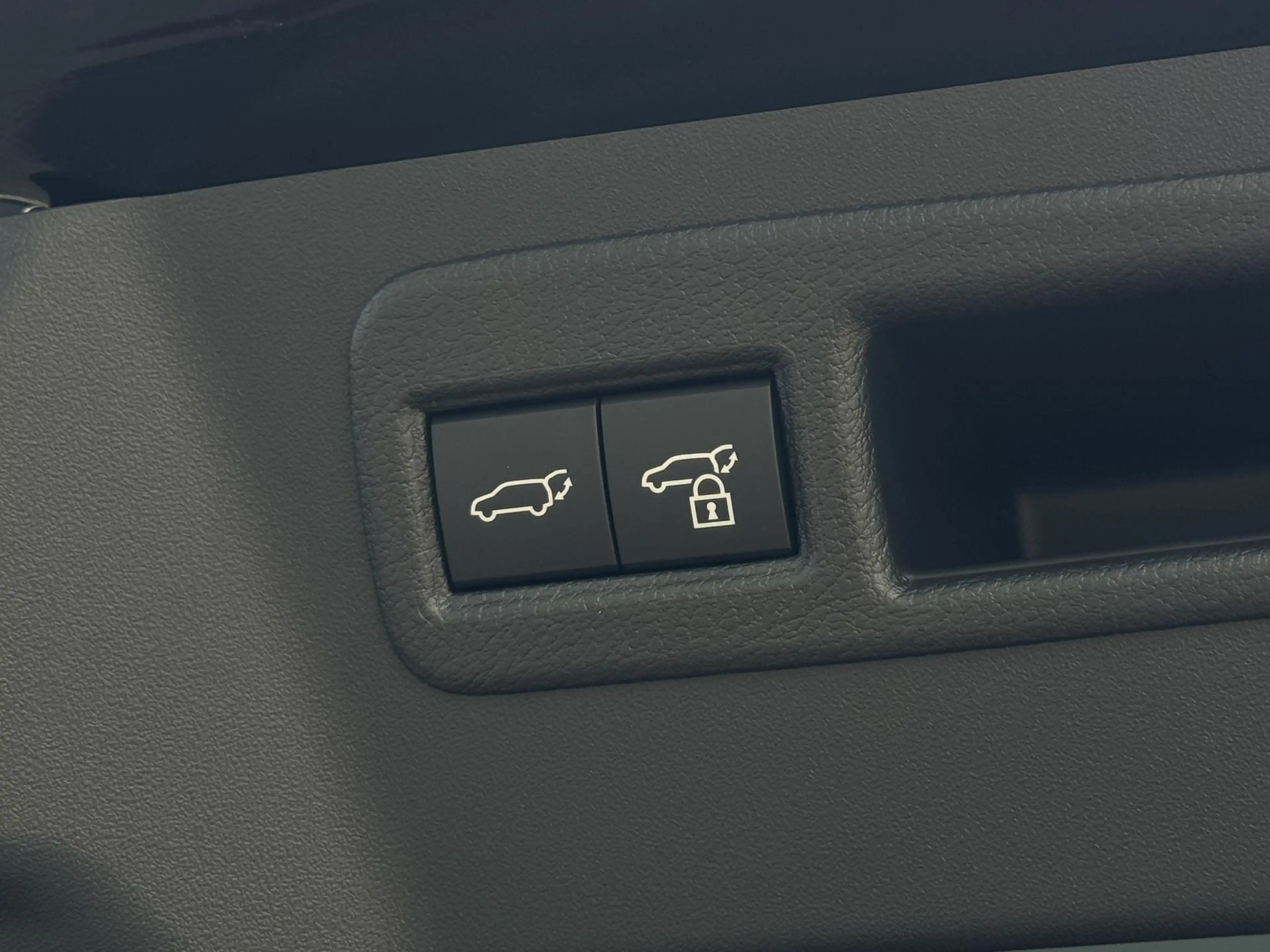 Toyota C-HR+ First Edition 77 kWh | Nieuw op voorraad | — photo 13