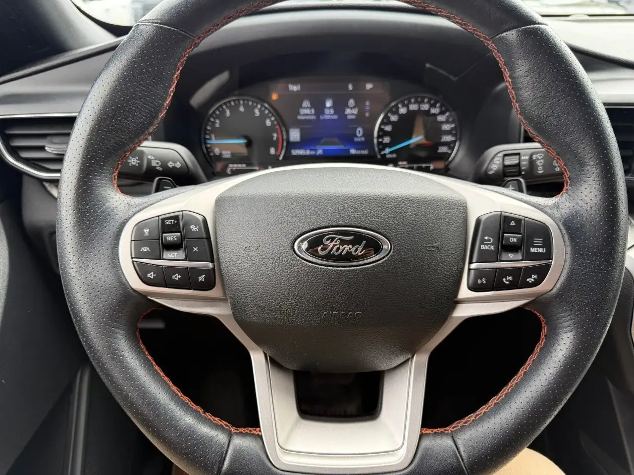 Ford Explorer снимка Ford Explorer