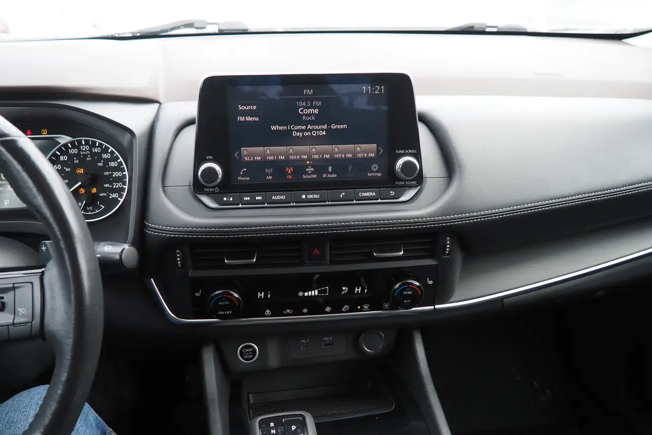Nissan Rogue снимка Nissan Rogue