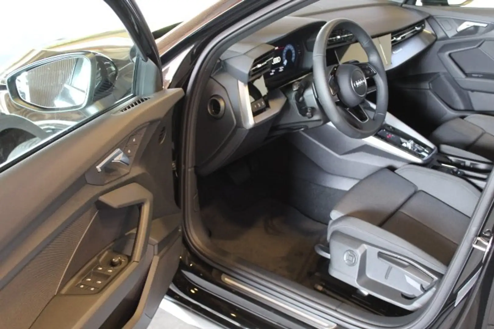 Audi A3 35 1.5TFSI ADVANCED ACC AHK KEYLESS SOUNDSYSTEM Schwarz - 2