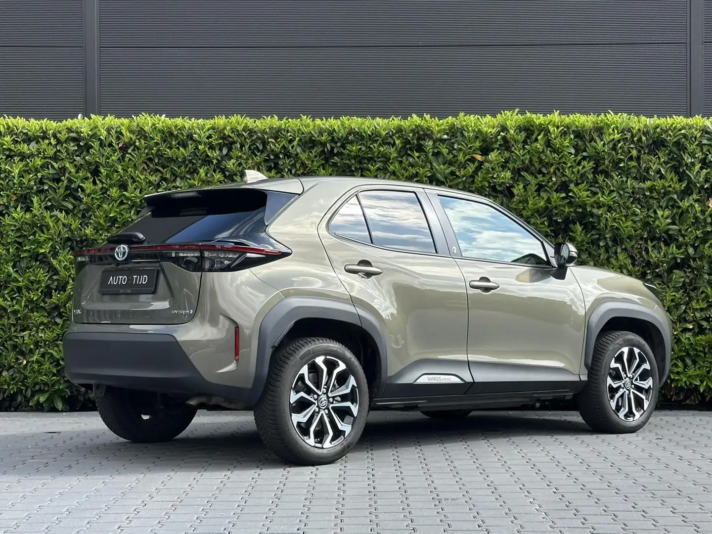 Toyota Yaris Cross 1.5 Hybrid Dynamic, CARPLAY, ECC-AIRCO, ADAPTIVE C Groen - 2