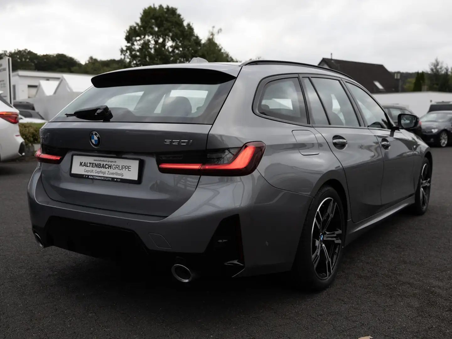 BMW 330 i Touring xDrive M-Sport FACEL. LED ACC Grau - 2