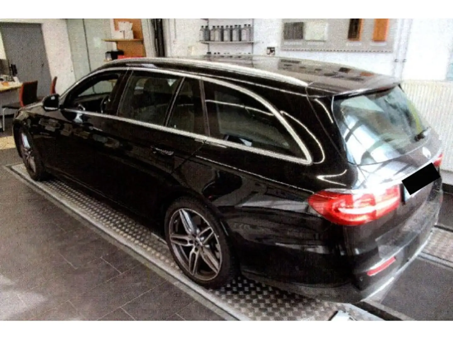 Mercedes-Benz E 450 4Matic T 9G-TR Schwarz - 2