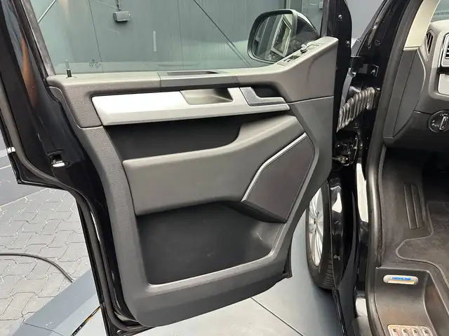 Volkswagen Multivan view 13