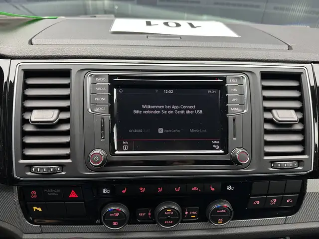 Volkswagen Multivan view 22