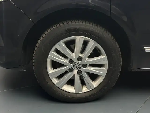 Volkswagen Multivan view 9