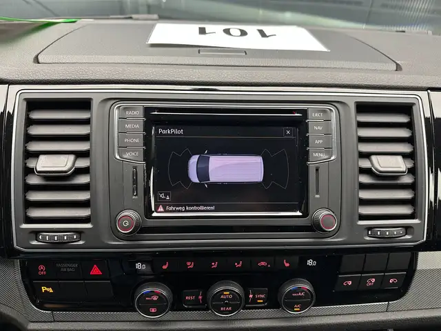 Volkswagen Multivan view 21