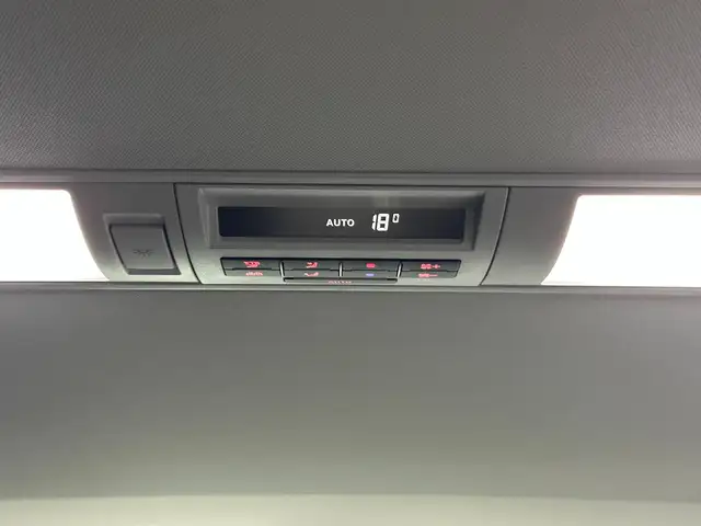 Volkswagen Multivan view 28