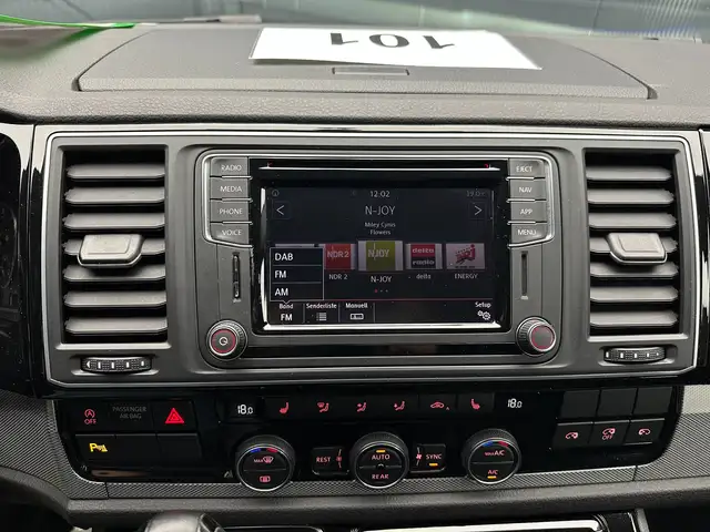 Volkswagen Multivan view 23