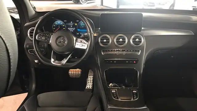 Mercedes-Benz GLC view 8