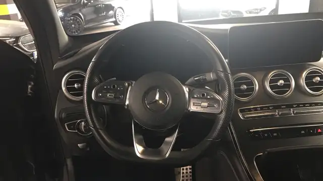 Mercedes-Benz GLC view 9