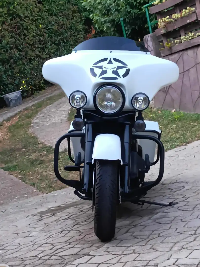 Harley-Davidson Electra Glide FLHT Alb - 1